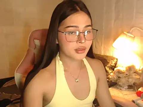 Ashely Lewis online show from December 3, 10:02 am