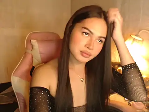 Ashely Lewis online show from December 19, 11:39 am