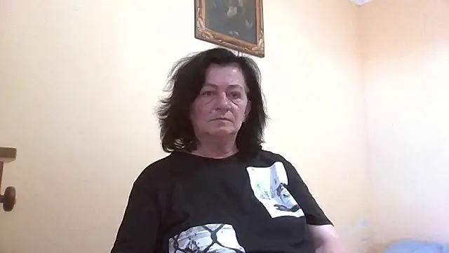 Snapshot of GypsiQueen2 chatting on June 17, 5:25 pm GypsiQueen2 online show from June 17, 5:25 pm