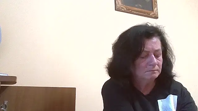 Snapshot of GypsiQueen2 chatting on June 20, 6:22 pm GypsiQueen2 online show from June 20, 6:22 pm