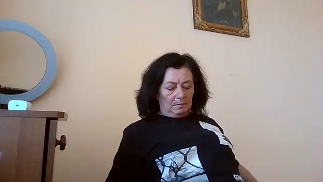 Snapshot of GypsiQueen2 chatting on June 21, 11:46 am GypsiQueen2 online show from June 21, 11:46 am