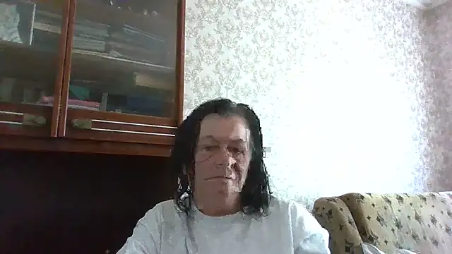 Snapshot of GypsiQueen2 chatting on June 29, 7:25 am GypsiQueen2 online show from June 29, 7:25 am