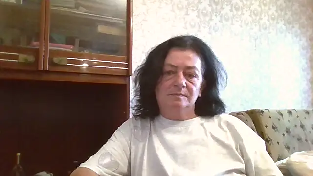 Snapshot of GypsiQueen2 chatting on July 2, 3:23 am GypsiQueen2 online show from July 2, 3:23 am