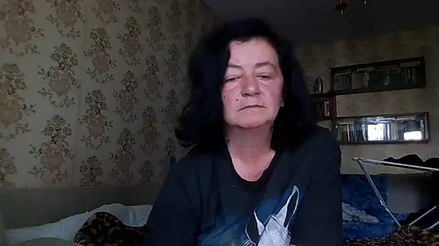 Snapshot of GypsiQueen2 chatting on July 12, 6:26 am GypsiQueen2 online show from July 12, 6:26 am