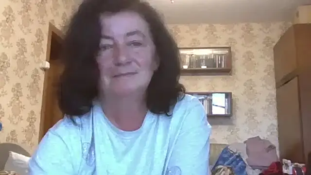 Snapshot of GypsiQueen2 chatting on July 14, 7:02 am GypsiQueen2 online show from July 14, 7:02 am