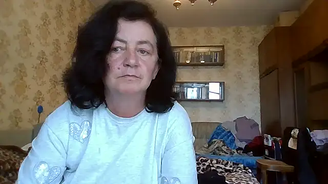 Snapshot of GypsiQueen2 chatting on July 14, 10:21 am GypsiQueen2 online show from July 14, 10:21 am