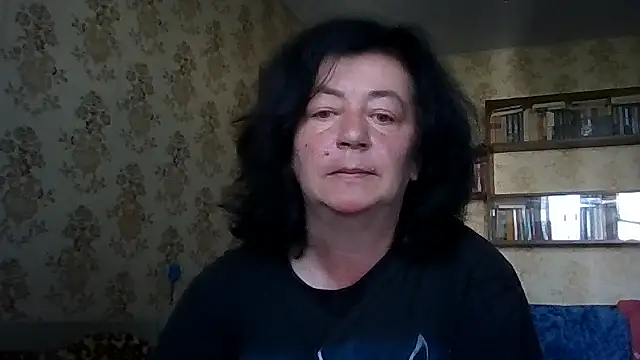 Snapshot of GypsiQueen2 chatting on July 17, 6:42 am GypsiQueen2 online show from July 17, 6:42 am