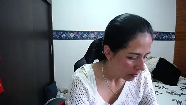 Snapshot of sharoon_cheerry chatting on November 6, 12:28 pm sharoon cheerry online show from November 6, 12:28 pm