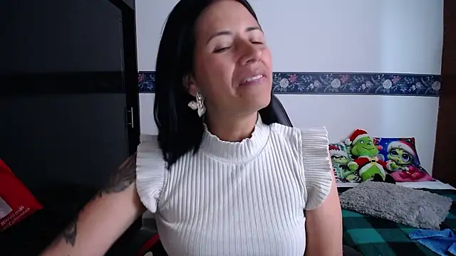 Snapshot of sharoon_cheerry chatting on January 10, 2:30 pm sharoon cheerry online show from January 10, 2:30 pm