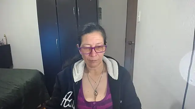 Snapshot of latin49 chatting on April 11, 5:45 am latin49 online show from April 11, 5:45 am