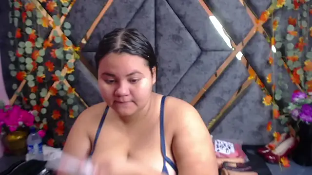 ValenTitis online show from December 2, 7:49 pm