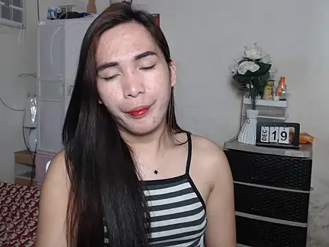 Msyensmith online show from December 19, 5:36 am