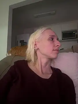 bunnydark00 online show from March 13, 12:05 am