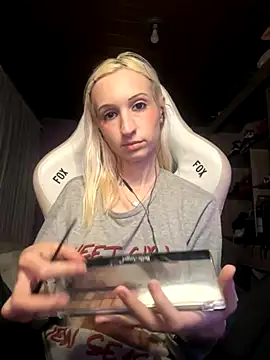 bunnydark00 online show from November 9, 2:10 am