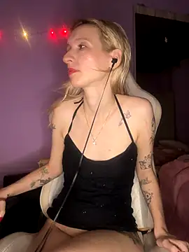 bunnydark00 online show from December 13, 7:53 pm