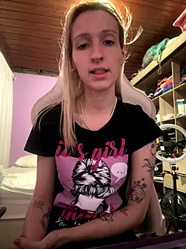 bunnydark00 online show from December 19, 12:17 am