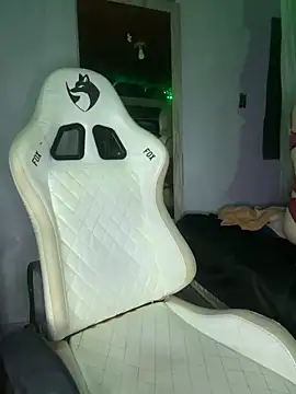 bunnydark00 online show from April 14, 4:07 am