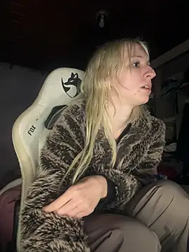 bunnydark00 online show from July 11, 3:31 am