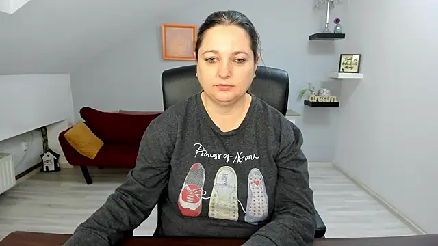 LollaGirl online show from February 10, 4:16 am