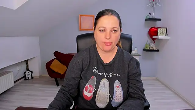 LollaGirl online show from March 25, 4:18 am