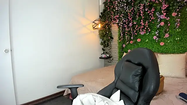 SarahDeyvis online show from December 2, 1:17 pm