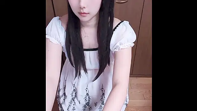 Snapshot of Anne-japanese- chatting on July 14, 12:24 am Anne-japanese- online show from July 14, 12:24 am