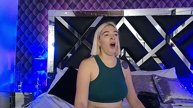 victoriaa lee  online show from July 21, 7:38 pm
