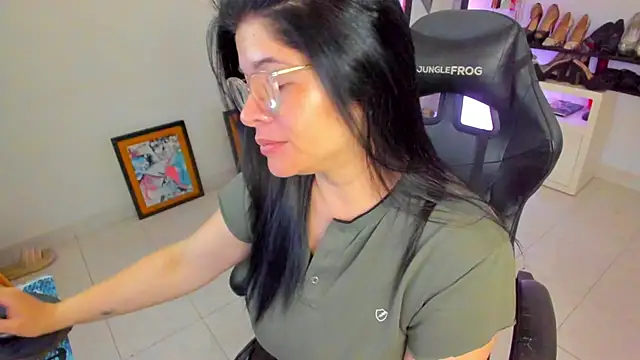 BellaFlaming online show from April 5, 11:07 am