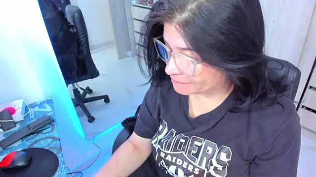Snapshot of BellaFlaming chatting on June 24, 1:32 pm BellaFlaming online show from June 24, 1:32 pm
