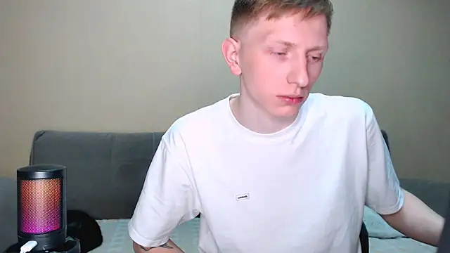 juliaanddima online show from March 6, 9:44 pm