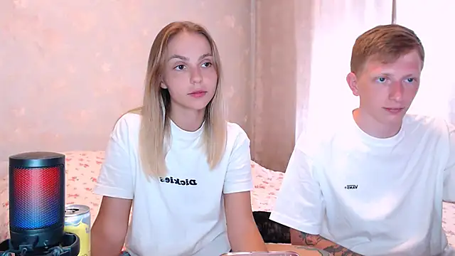 juliaanddima online show from July 13, 8:06 am