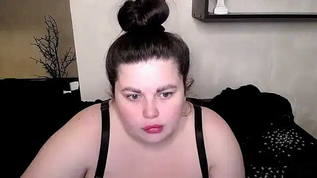 Emily Mo online show from November 12, 6:47 am