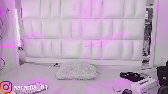 Anais aradia online show from February 6, 7:12 am