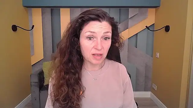 EllaLong online show from March 22, 12:30 pm