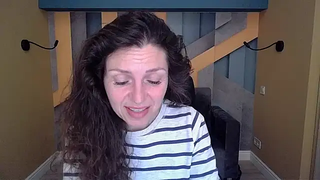 EllaLong online show from April 4, 11:29 am