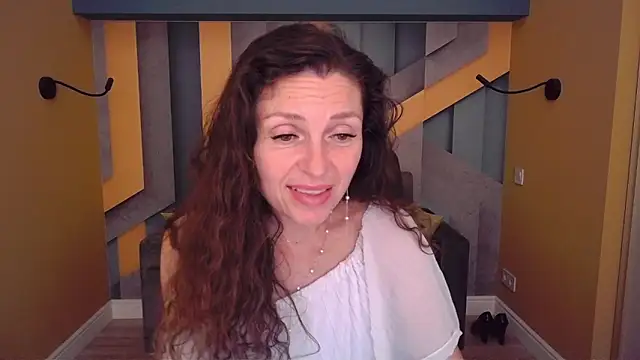 Snapshot of EllaLong chatting on June 3, 2:33 pm EllaLong online show from June 3, 2:33 pm