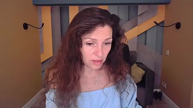 Snapshot of EllaLong chatting on June 12, 11:20 am EllaLong online show from June 12, 11:20 am