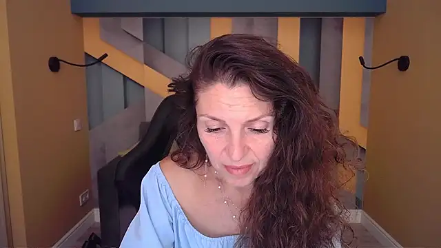 Snapshot of EllaLong chatting on July 6, 11:29 am EllaLong online show from July 6, 11:29 am