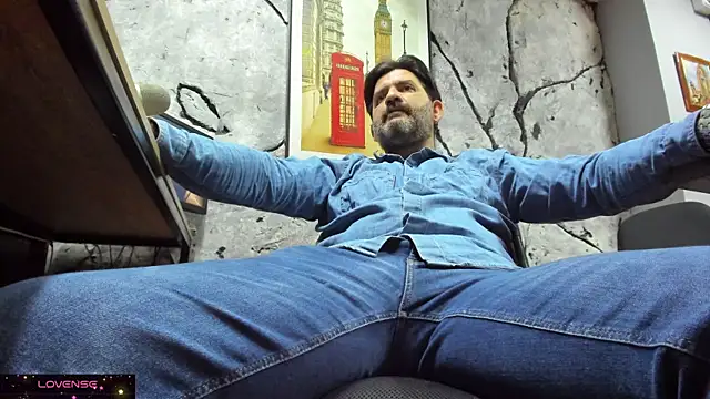 Snapshot of Maxi_TheBigDaddy chatting on December 19, 10:00 am Maxi TheBigDaddy online show from December 19, 10:00 am