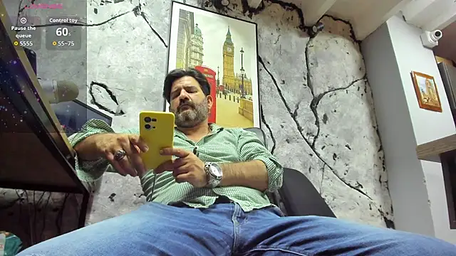 Snapshot of Maxi_TheBigDaddy chatting on December 19, 11:56 pm Maxi TheBigDaddy online show from December 19, 11:56 pm