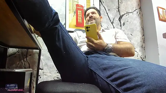 Snapshot of Maxi_TheBigDaddy chatting on January 7, 2:08 pm Maxi TheBigDaddy online show from January 7, 2:08 pm