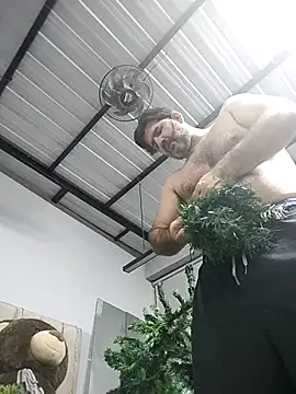 Snapshot of Maxi_TheBigDaddy chatting on January 11, 11:43 pm Maxi TheBigDaddy online show from January 11, 11:43 pm