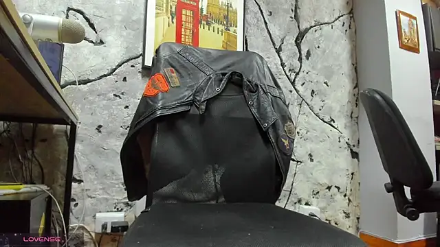 Snapshot of Maxi_TheBigDaddy chatting on January 19, 3:49 pm Maxi TheBigDaddy online show from January 19, 3:49 pm