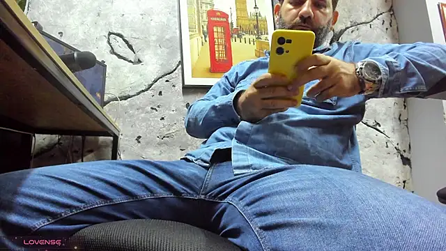 Snapshot of Maxi_TheBigDaddy chatting on February 5, 1:49 pm Maxi TheBigDaddy online show from February 5, 1:49 pm