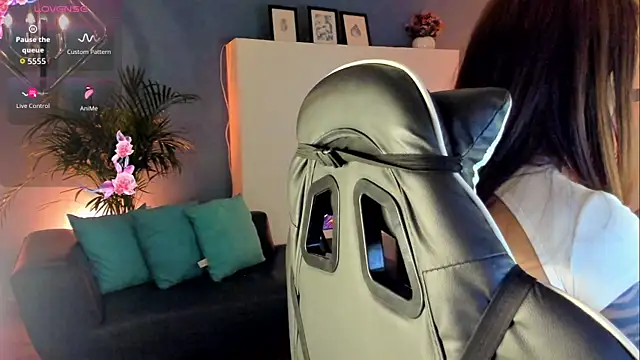 Megan inked online show from March 21, 3:33 am