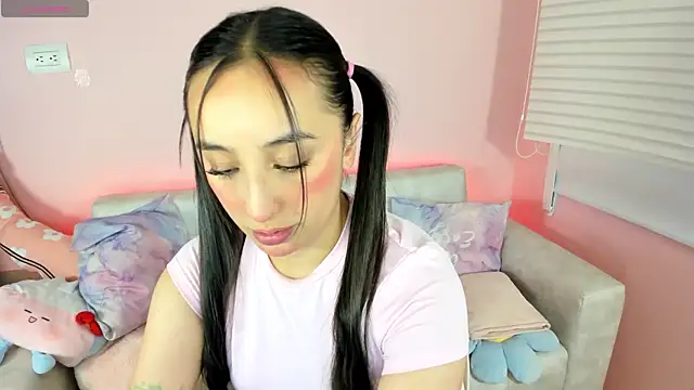 tinysara online show from June 21, 4:20 pm