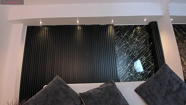 charlottewhitte online show from March 12, 11:31 am