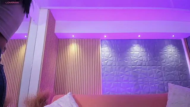 charlottewhitte online show from March 13, 11:41 am