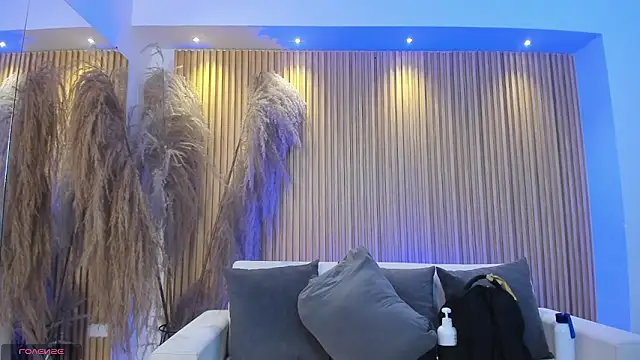 charlottewhitte online show from March 18, 11:41 am