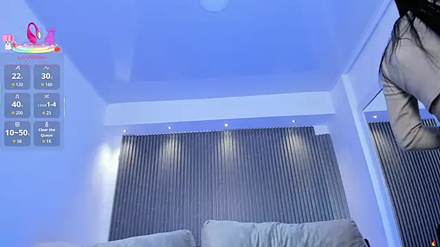 charlottewhitte online show from September 25, 11:47 am